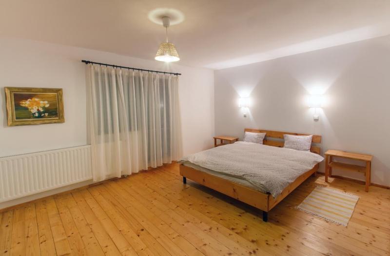 Double or Twin Room with Balcony image 4