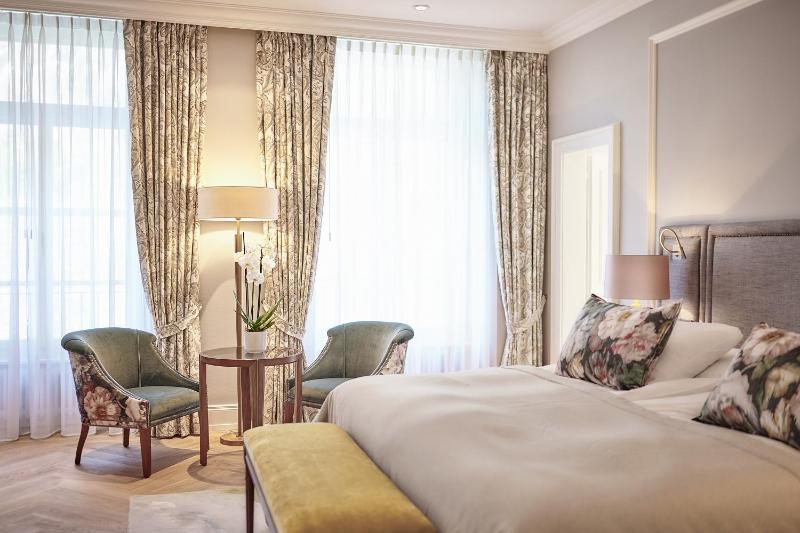 Superior Double Room image 3