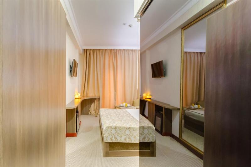 Double or Twin Room with Swimming Pool Access image 3