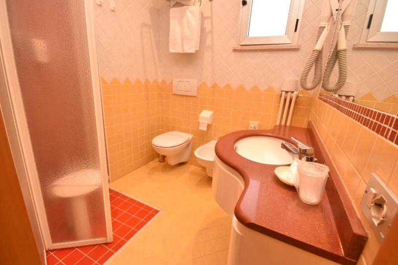 Double or Twin Room with Balcony image 4