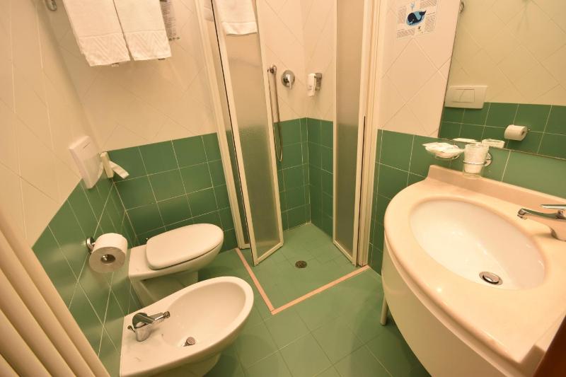 Double or Twin Room with Balcony image 3