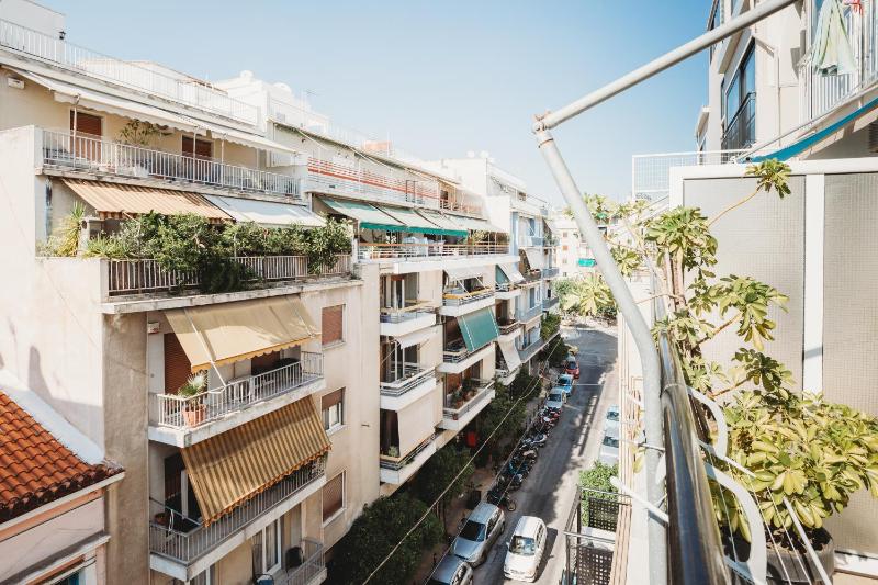 Top Floor Urban Studio with Balcony and View  image 4