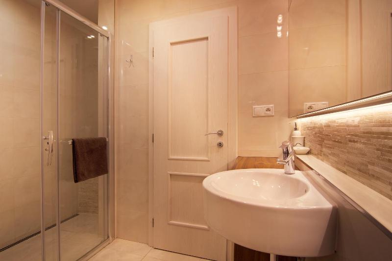 Deluxe Apartment image 2