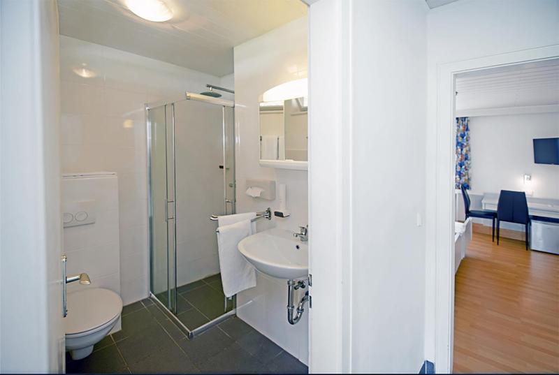 Double Room image 3