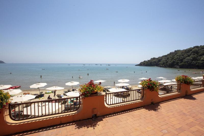 Summit Hotel - image 2