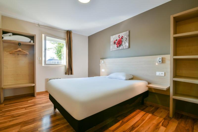 Double Room image 3