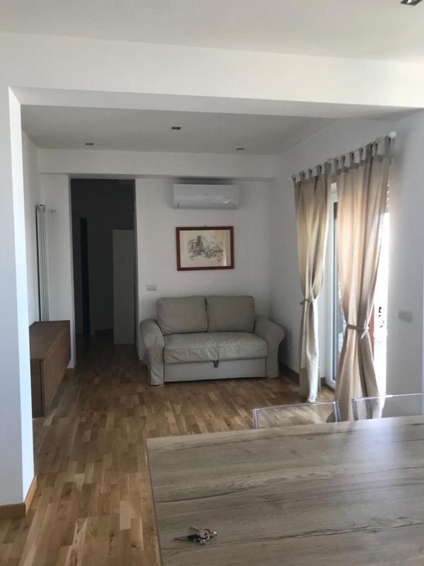 One-Bedroom Apartment image 2