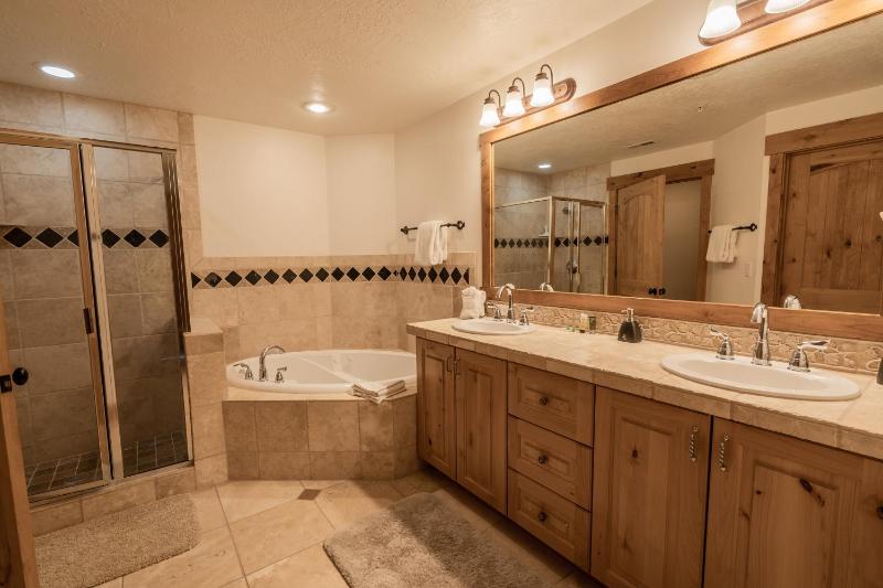 Three-Bedroom Apartment image 4
