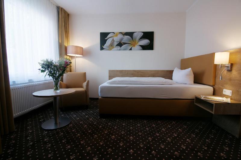 Standard Single Room image 2