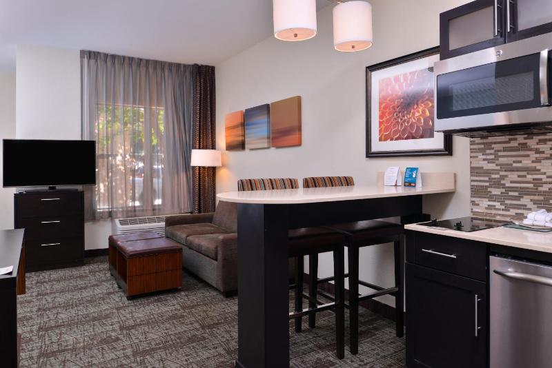 Studio Suite with Two Queen Beds image 3