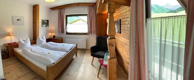 Double Room image 3