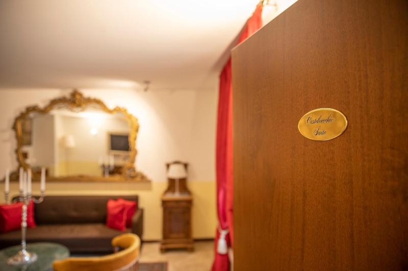 One-Bedroom Suite with Castle View image 4