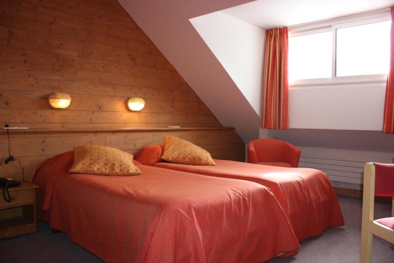 Twin Room image 4
