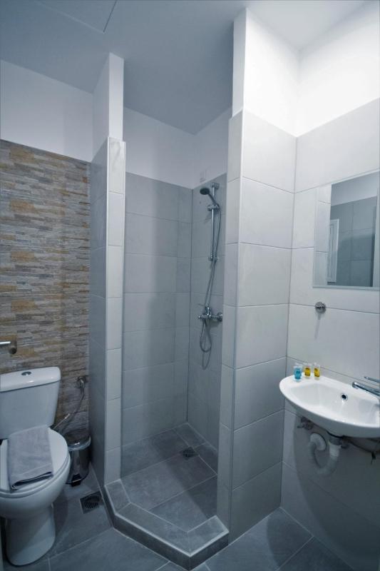 Quadruple Room image 3