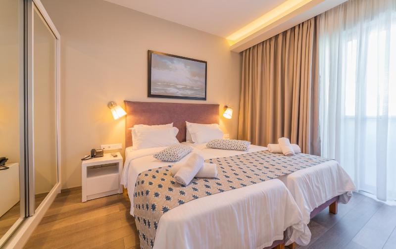 One-Bedroom Apartment image 3