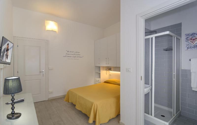 City Hotel - image 18