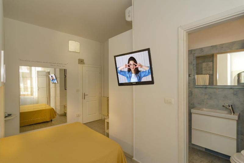 City Hotel - image 12