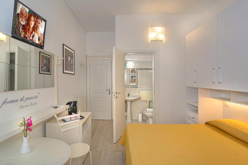City Hotel - image 30