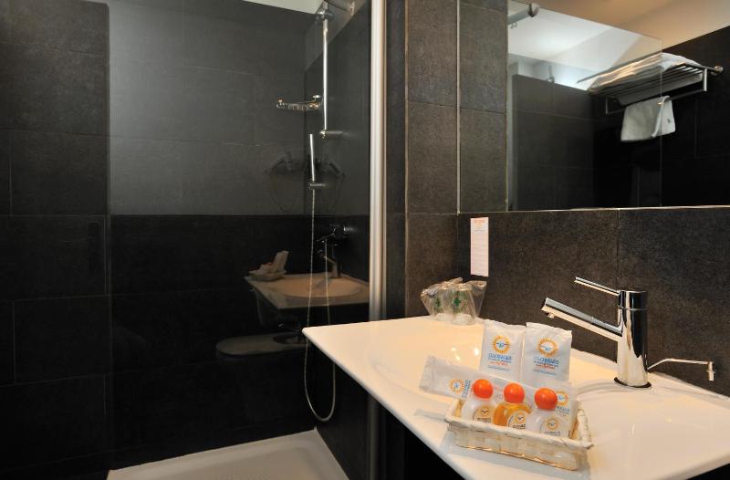 Superior Double or Twin Room - Single Use image 4