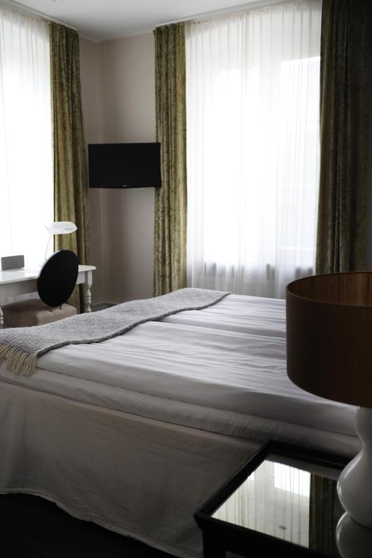 Standard Double Room image 3
