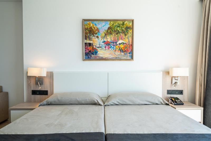 Double Room with Sea View (Single use) image 4