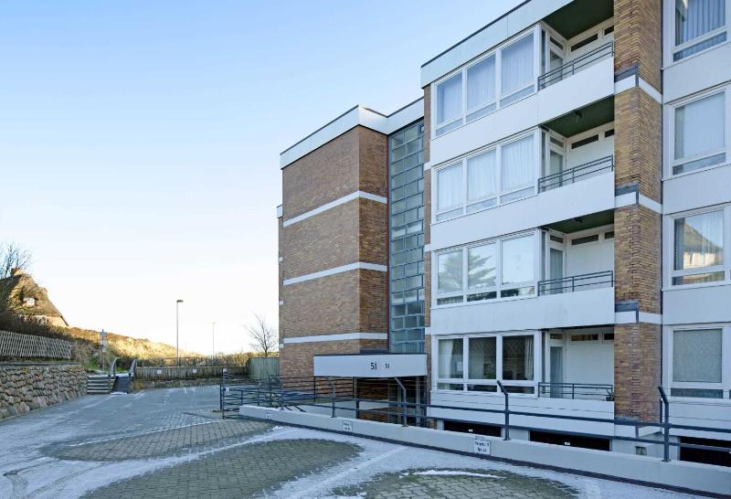 One-Bedroom Apartment with Balcony image 3