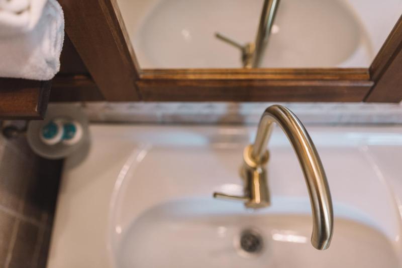 Deluxe Two-Bedroom Apartment with Balcony image 3