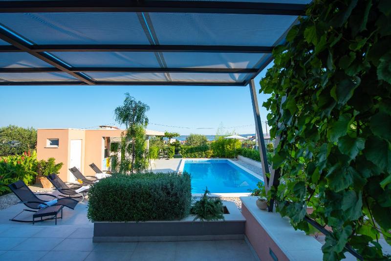 Villa Toni with 5 bedrooms and heated pool - image 46