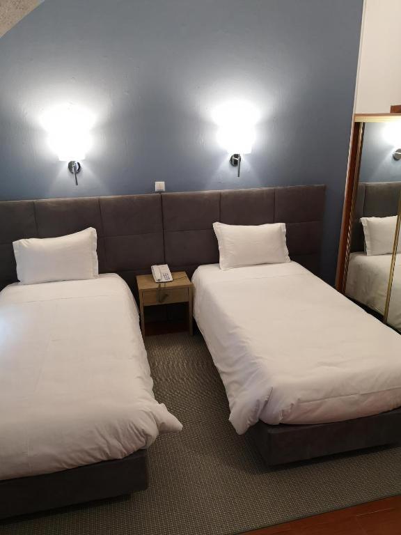 Twin Room image 2