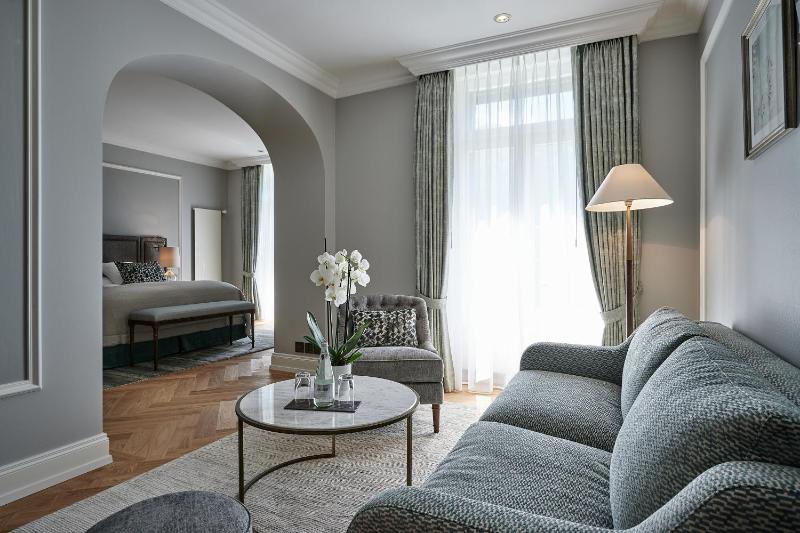 Deluxe Junior Suite image 4