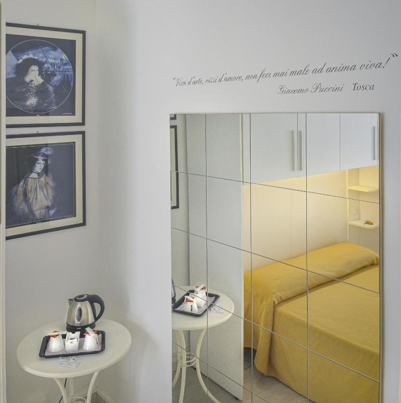 City Hotel - image 24