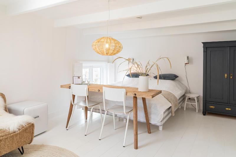 Double Room image 4