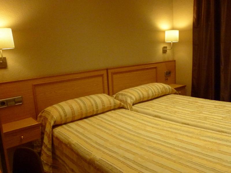 Double or Twin Room with Shared Bathroom image 2