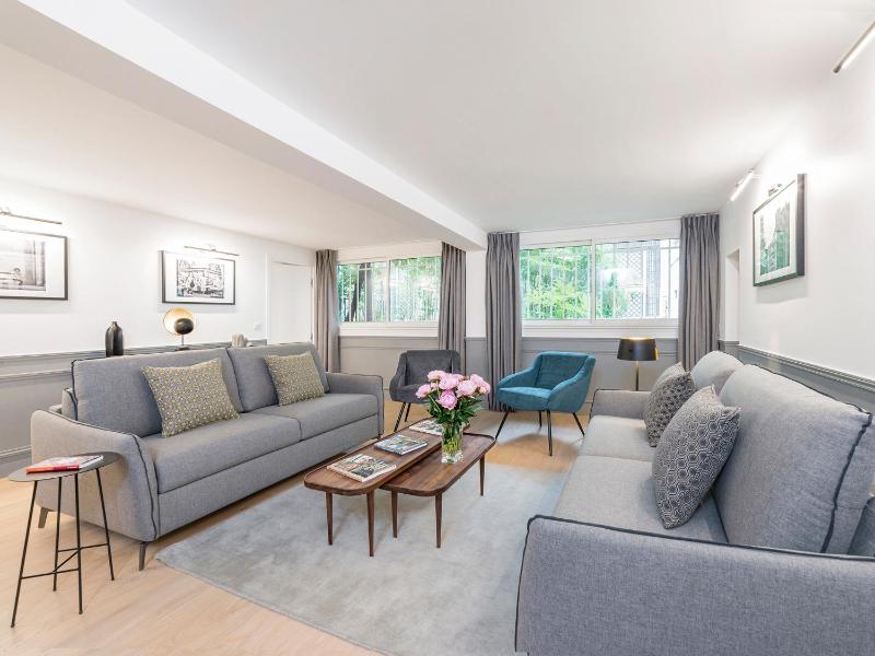 LivinParis - Luxury 3 Bedrooms Arc de Triomphe I - image 1