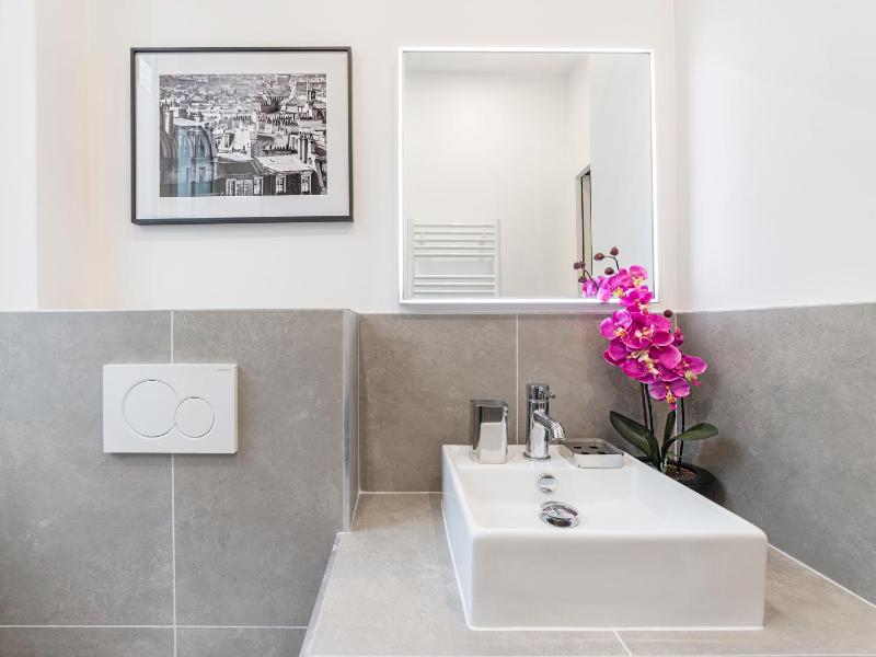 LivinParis - Luxury 3 Bedrooms Arc de Triomphe I - image 2
