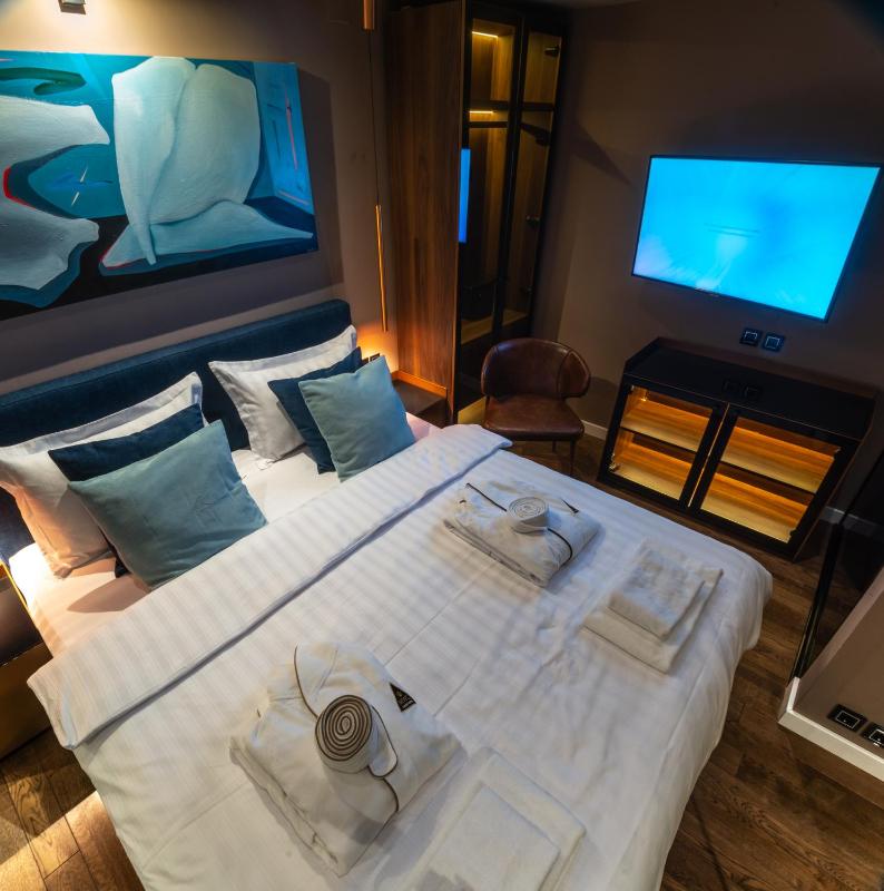 Two-Bedroom Apartment with Private Pool & Spa image 2
