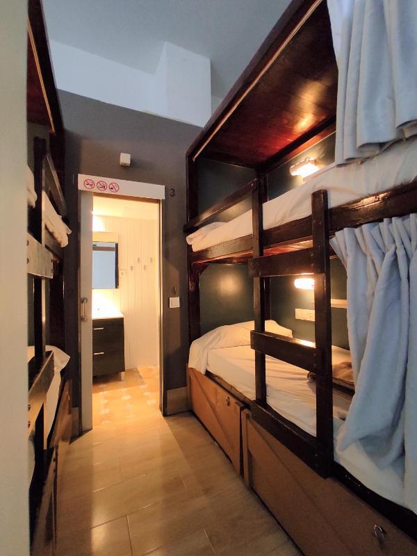 Bed in 4-Bed Mixed Dormitory Room with Private Bathroom image 3