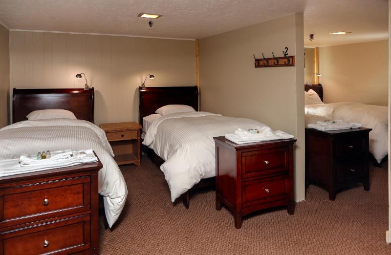 Bed in 8-Bed Male Dormitory Room image 3