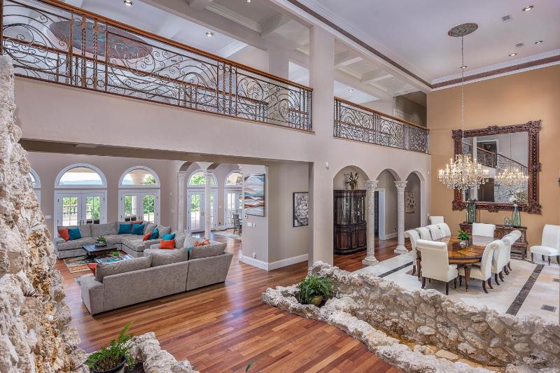 17500sqft PRIVATE ESTATE IndoorPool HotTub BIG LAKEVIEW Tennis Court Theater SDC - image 24