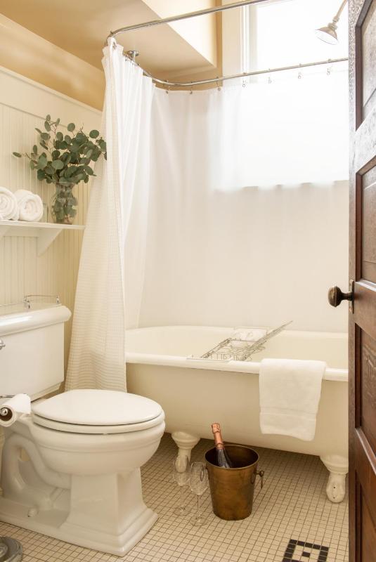 Standard Double Room image 2