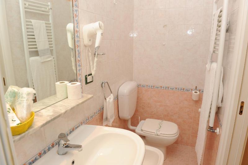 Single Room image 2
