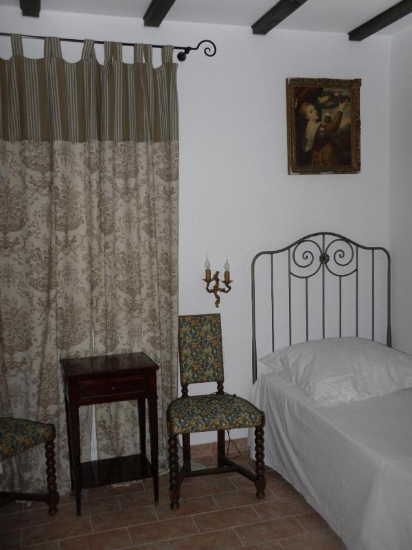 Single Room image 2