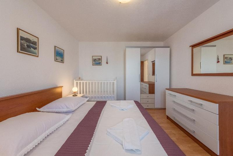 One-Bedroom Apartment image 4
