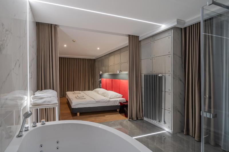 Deluxe Apartment image 2