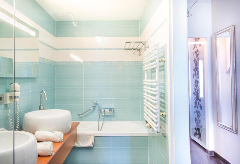 Premium Two-Bedroom Suite with Lake View image 4