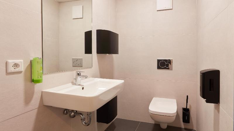 Twin Room image 3