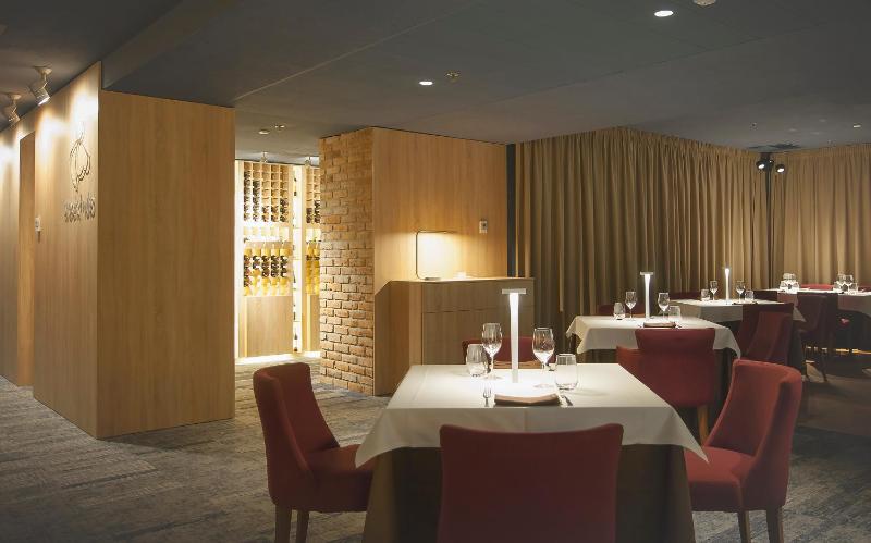 Ramada by Wyndham Oradea - image 3