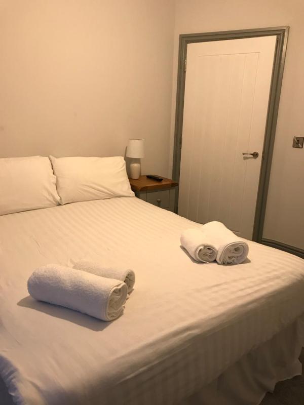 One-Bedroom Apartment image 3
