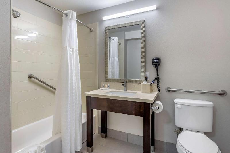 King Room - Accessible/Non-Smoking image 2