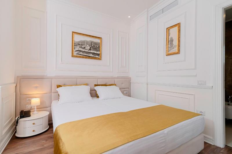 Superior Double Room image 1
